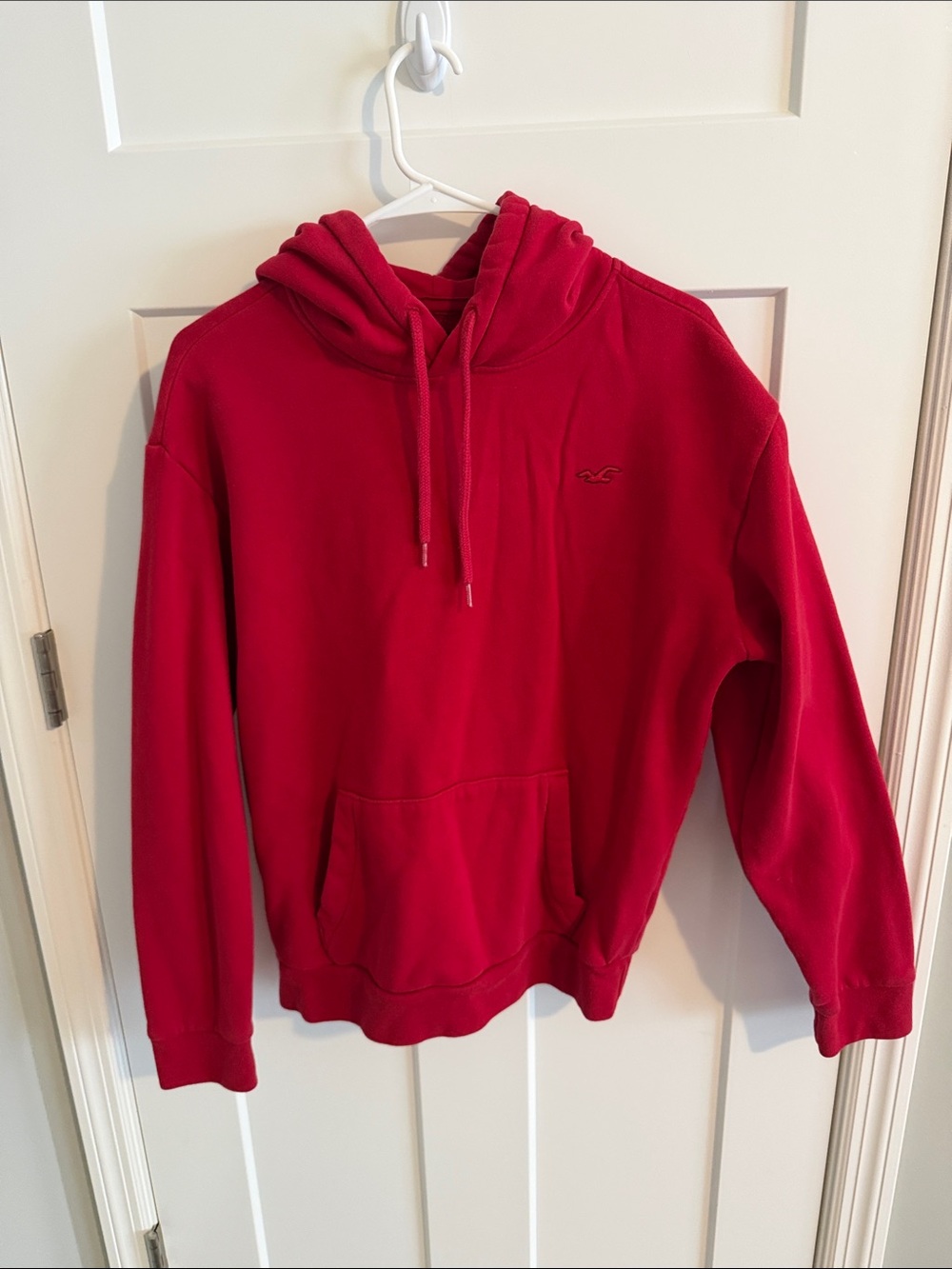 Hollister Men's Bright Red Hoodie with Kangaroo Pocket - Medium